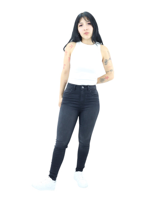 Jeans skinny negro deslavado