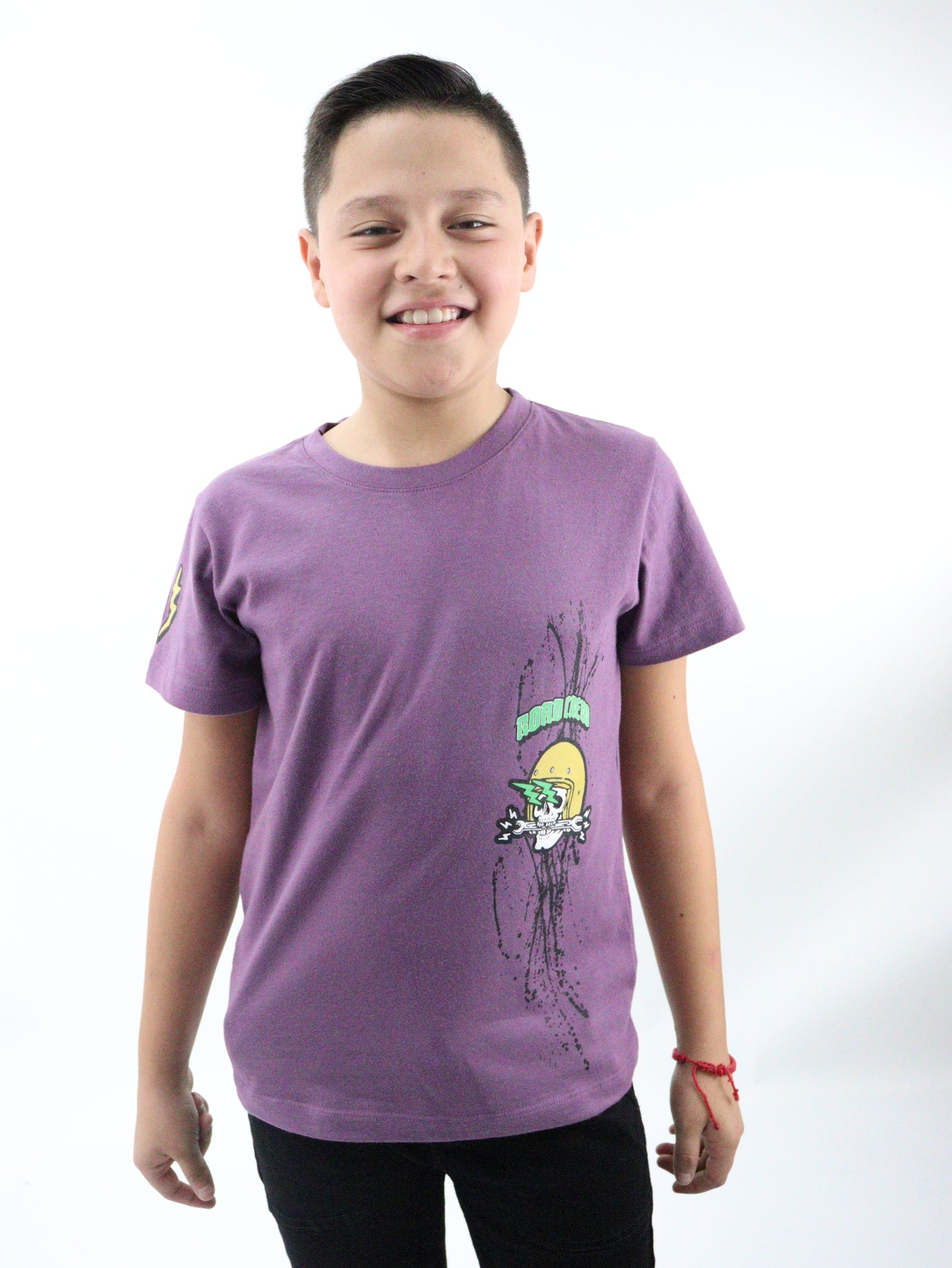 Playera manga corta de color uva con estampado