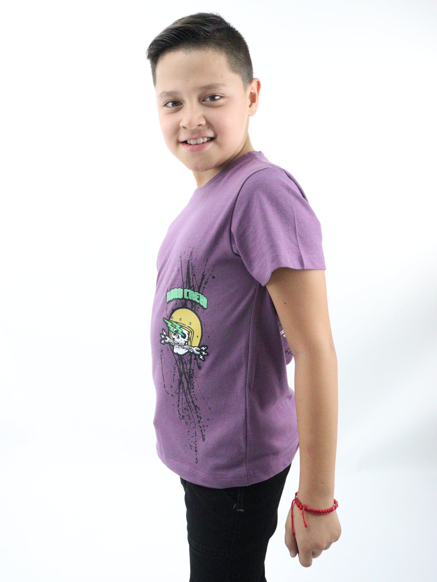 Playera manga corta de color uva con estampado