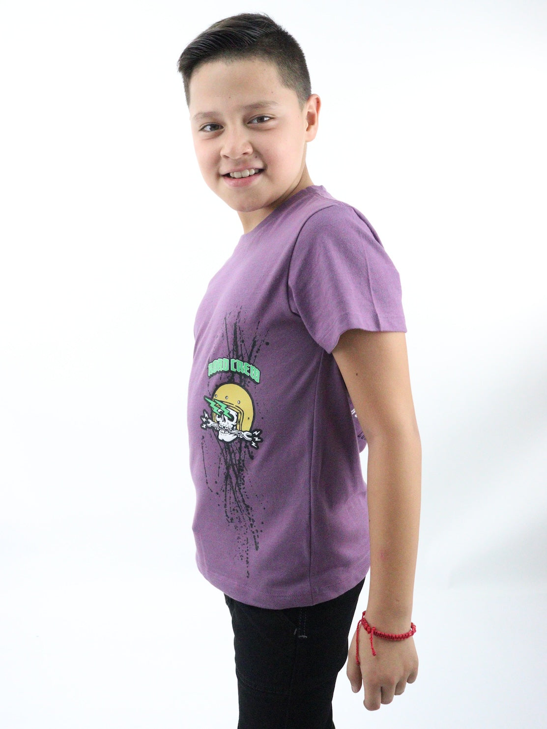Playera manga corta de color uva con estampado