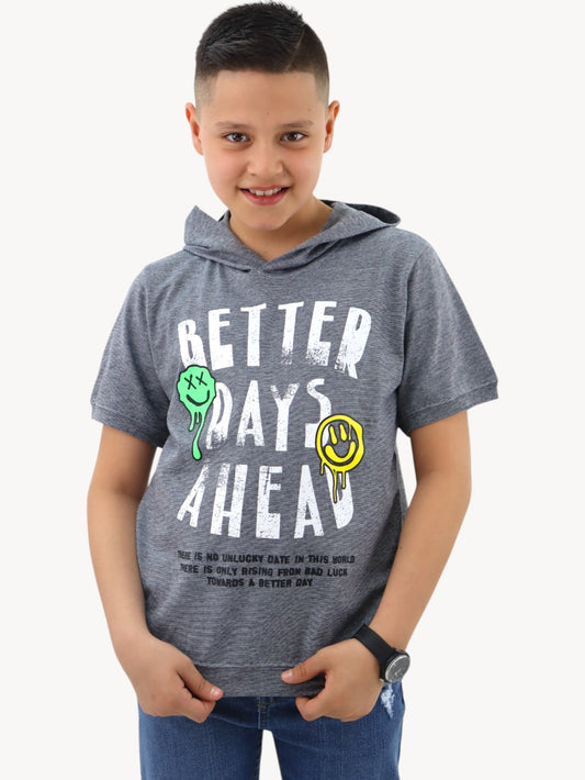 Playera manga corta con capucha y estampado