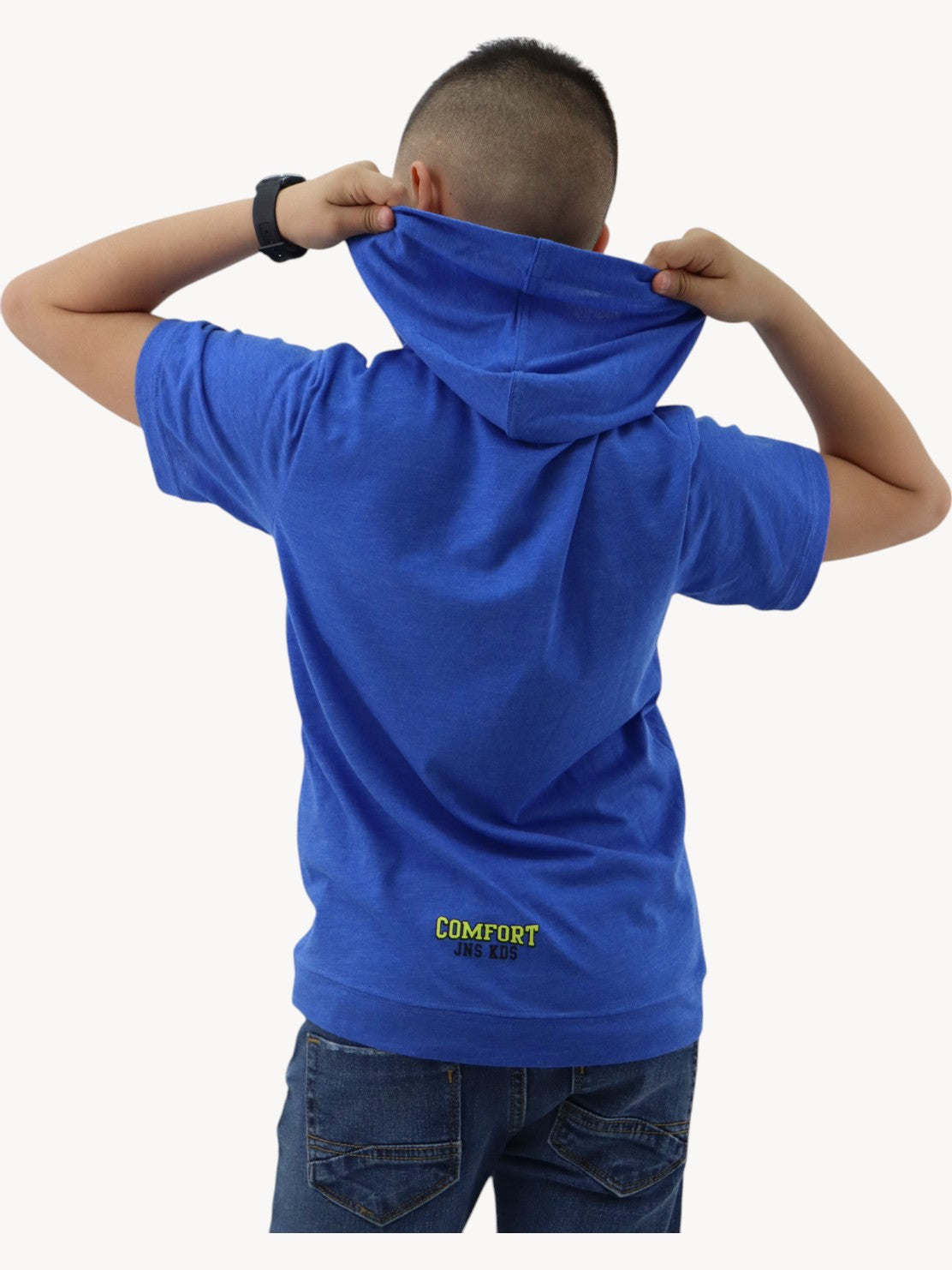 Playera con capucha y estampado