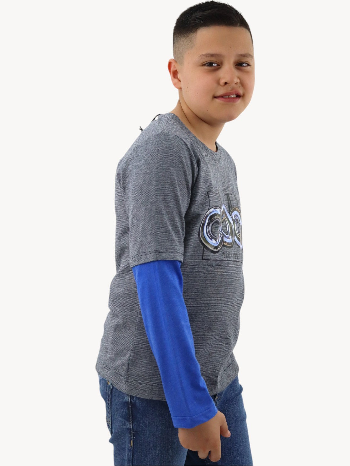 Playera bicolor manga larga con estampado