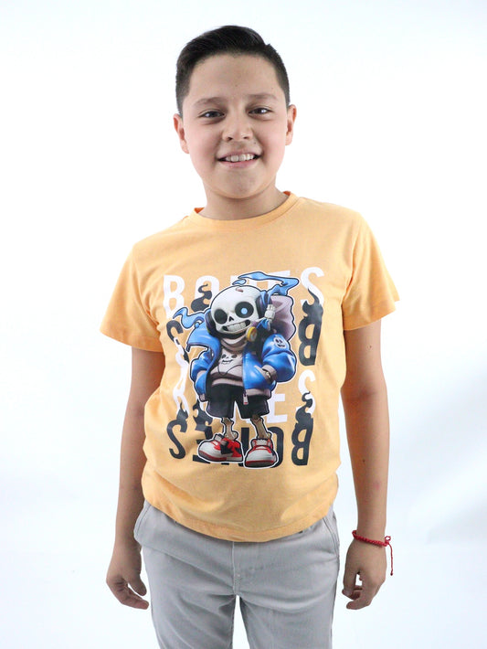 Playera manga corta de color naranja con print