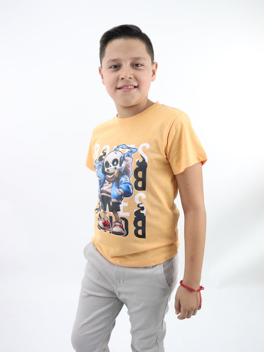 Playera manga corta de color naranja con print