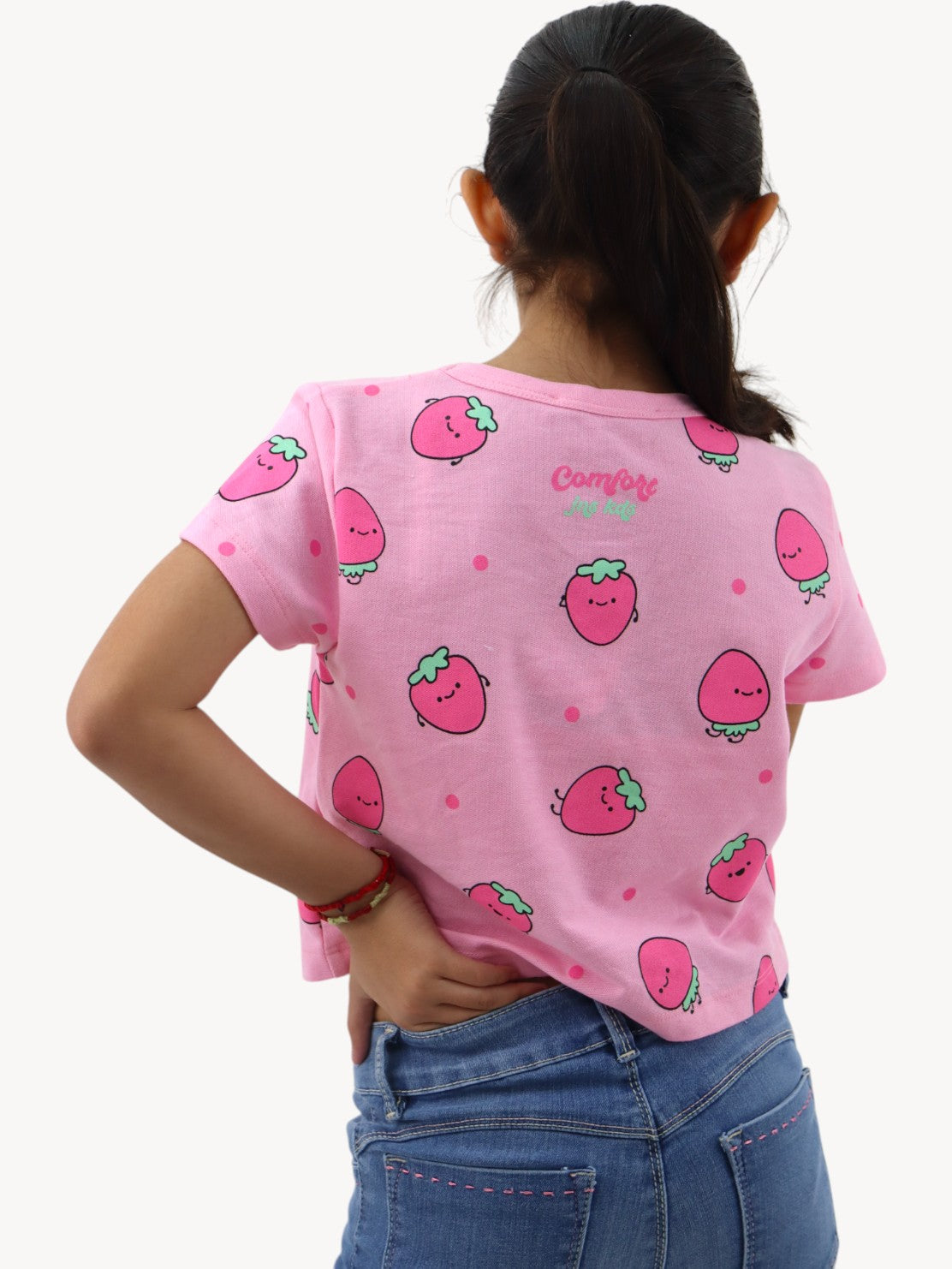 Playera rosa con print de fresas