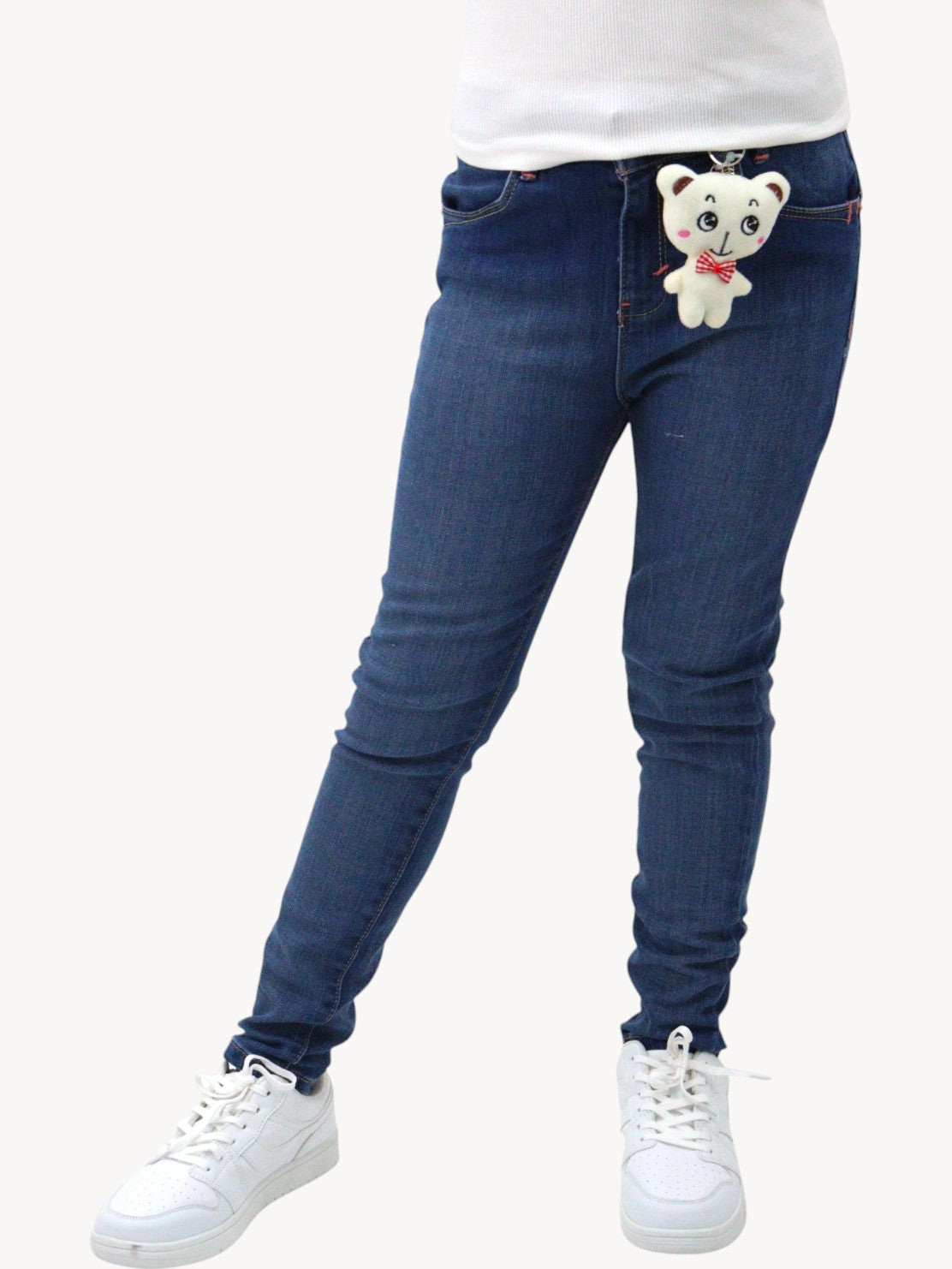 Jeans skinny con colgante decorativo