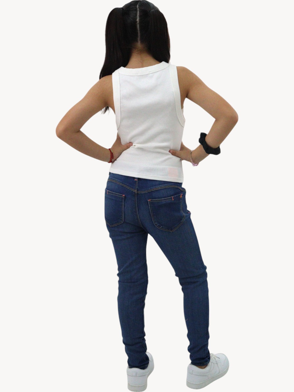 Jeans skinny con colgante decorativo