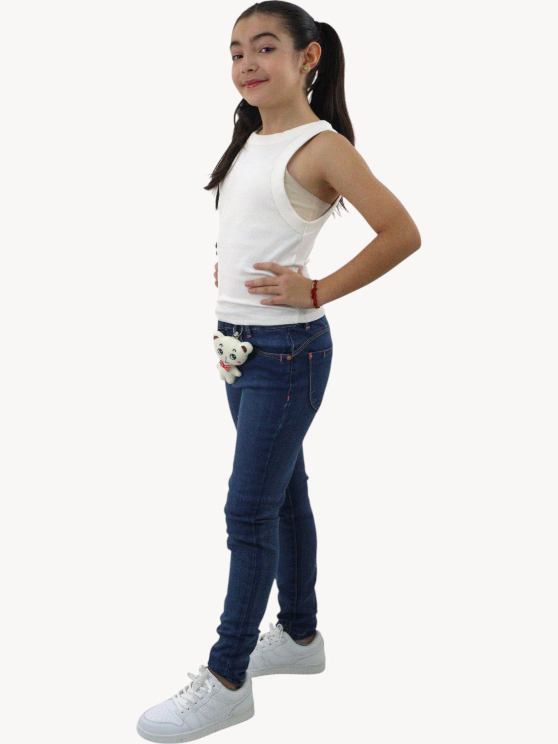 Jeans skinny con colgante decorativo