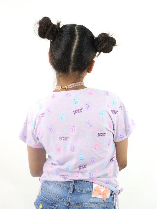 Playera manga corta de color lila con estampado