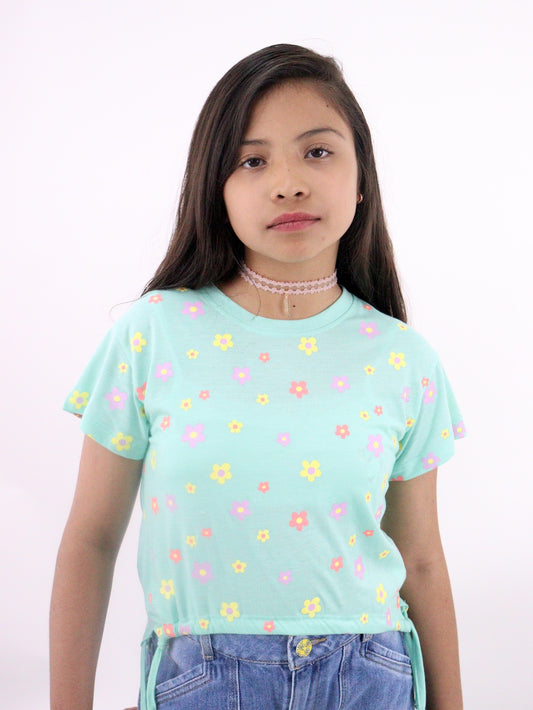 Playera manga corta de color verde con print floral