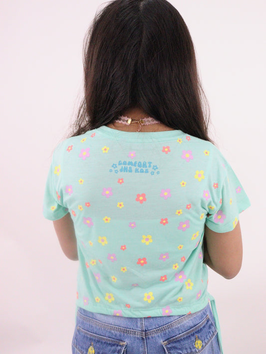 Playera manga corta de color verde con print floral