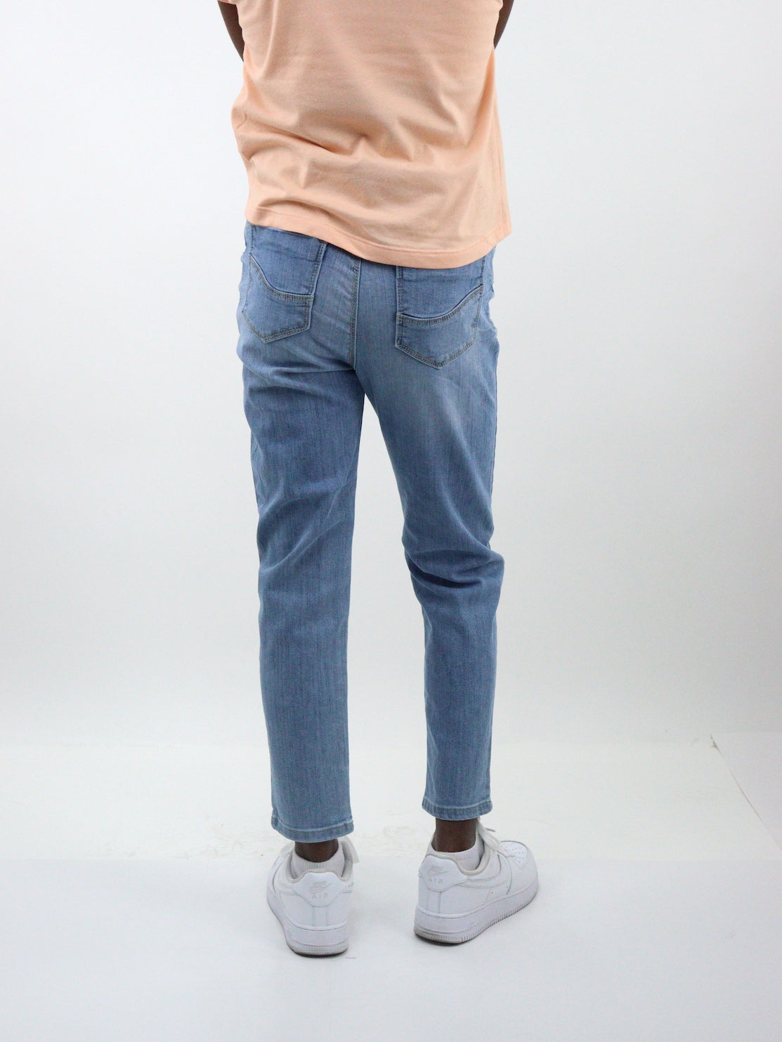 Jeans mom clasic con bordado floral edición especial