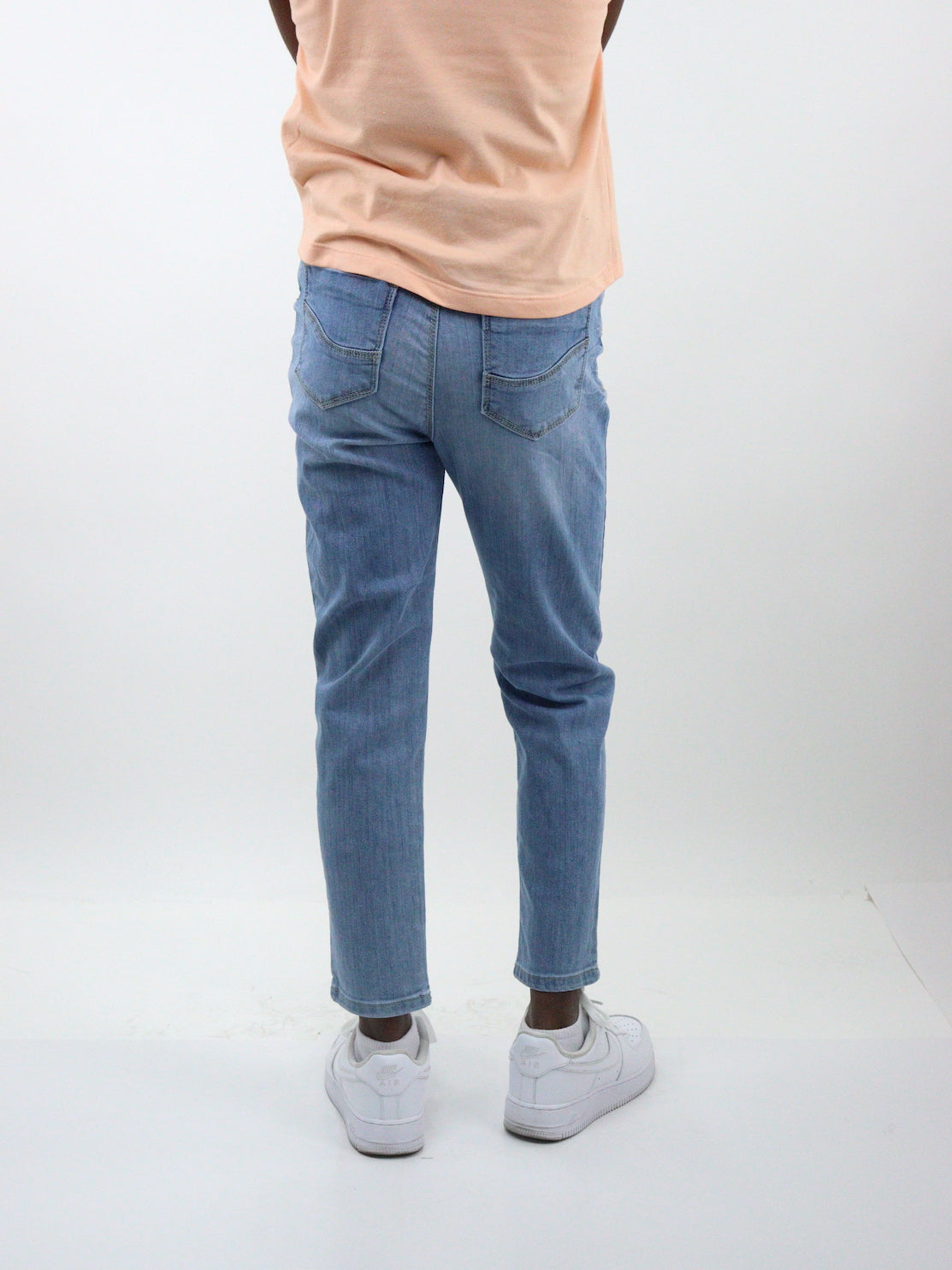 Jeans mom clasic con bordado floral edición especial