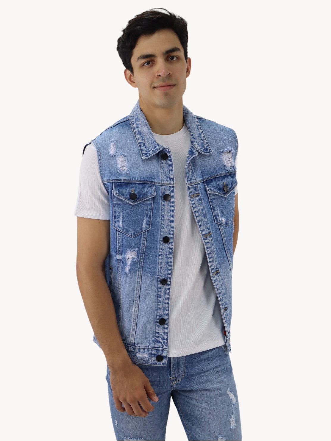 Chaleco denim de color azul medio con destrucción