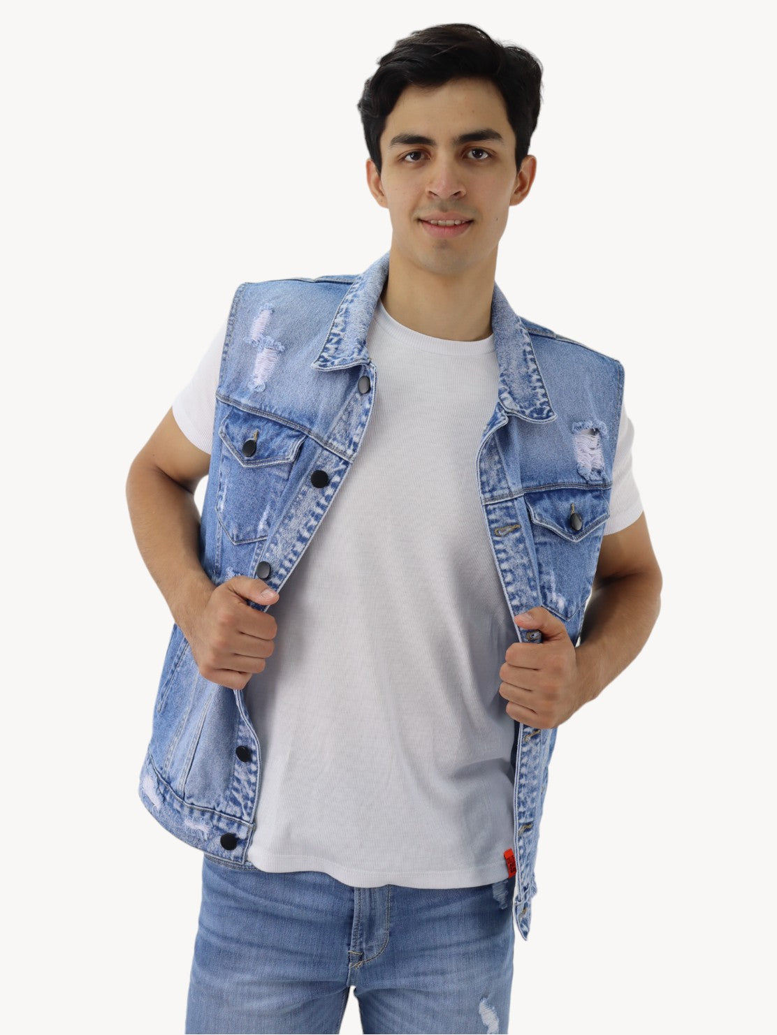 Chaleco denim de color azul medio con destrucción