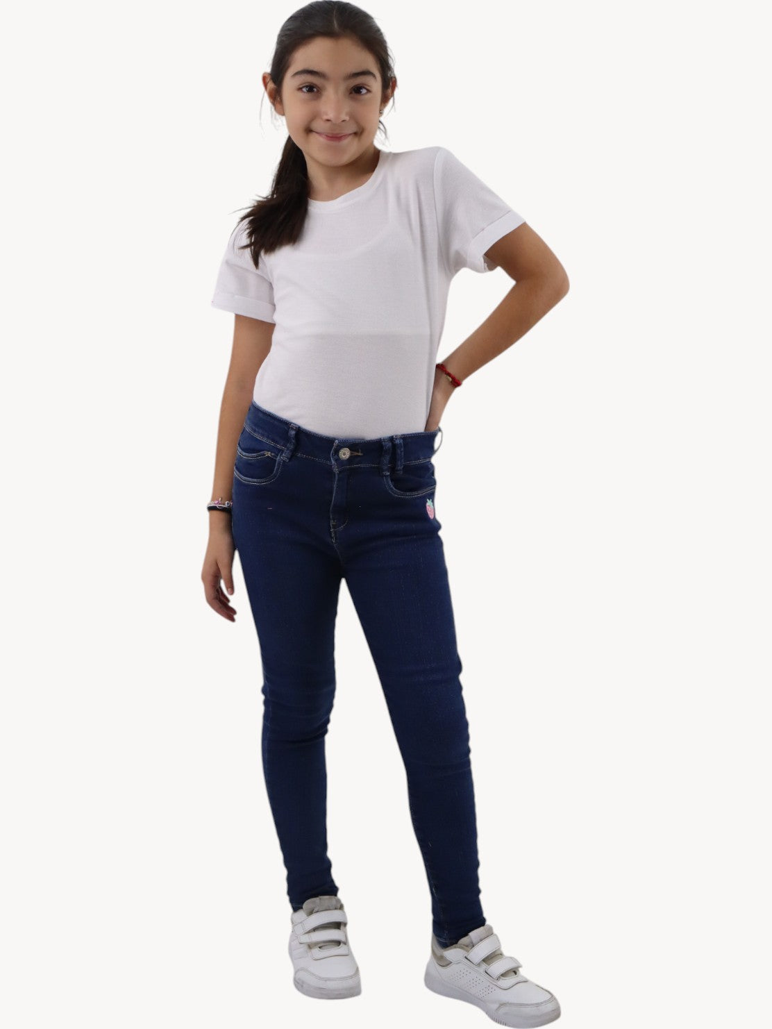 Jeans skinny con bordado de fresa