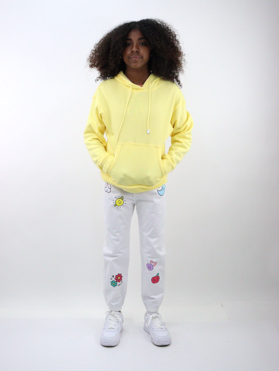 Sudadera con capucha de color amarillo