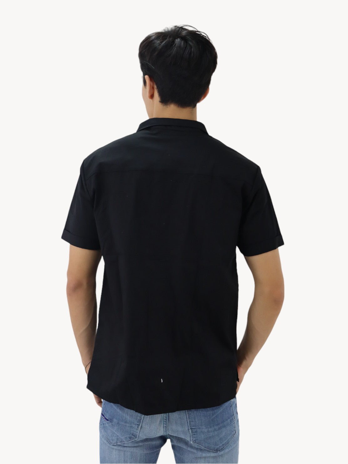 Camisa manga corta de color negro