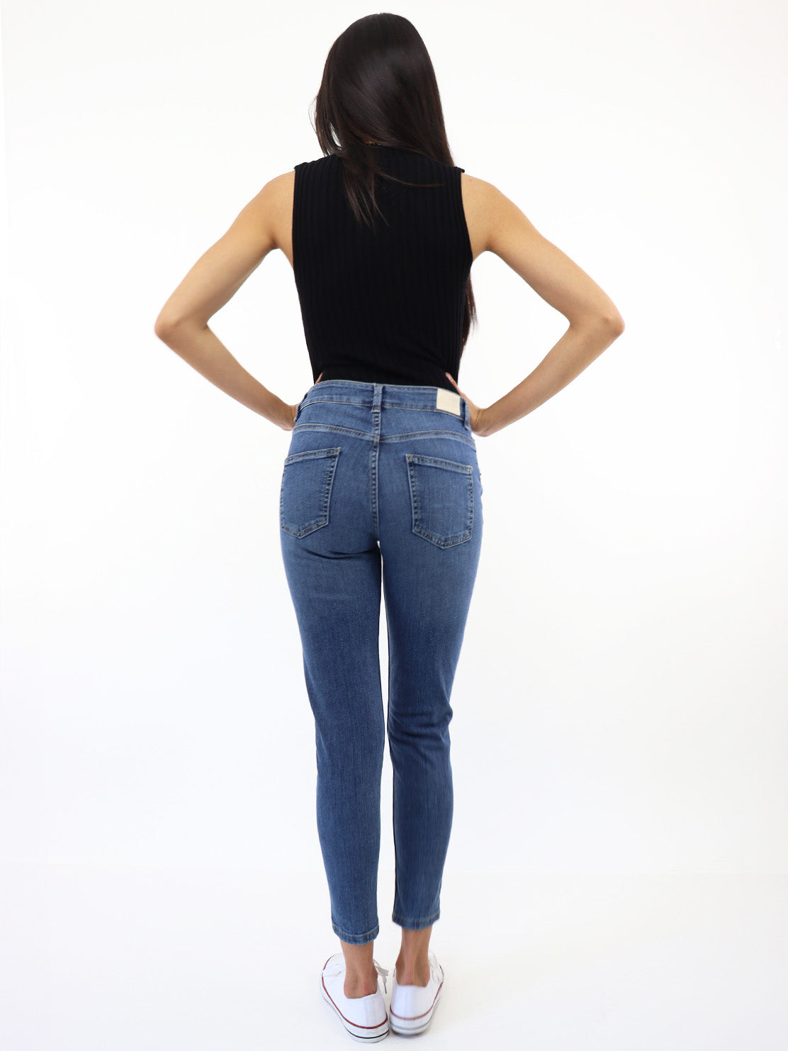 Jeans skinny tiro medio con destrucción