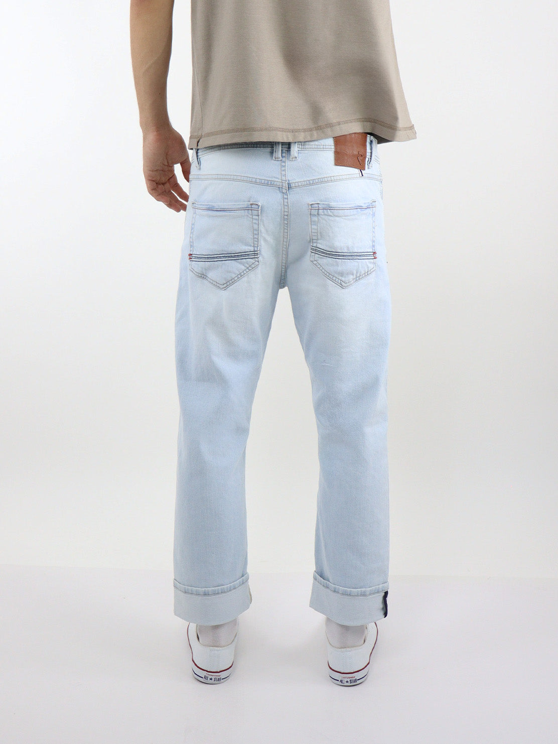 Jeans slim con destrucción