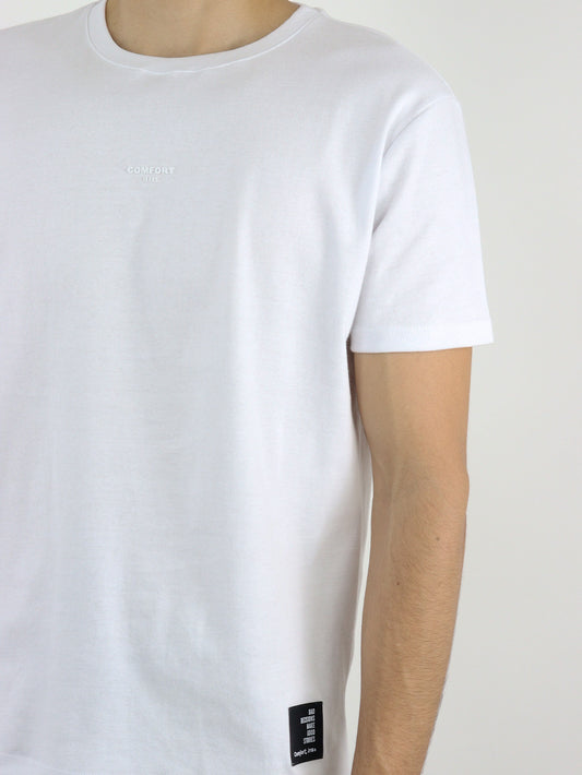 Playera lisa estándar fit en tono blanco