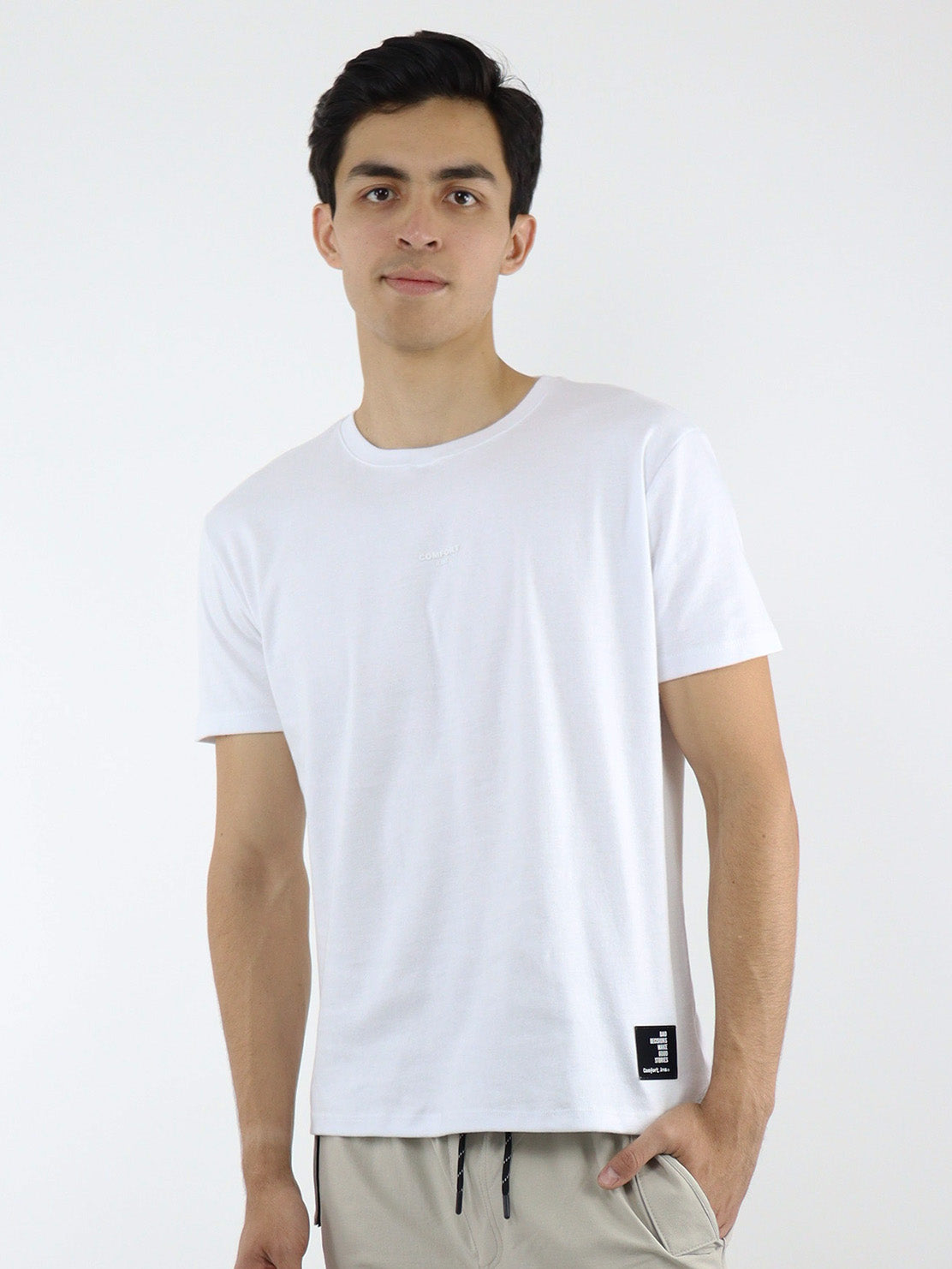 Playera lisa estándar fit en tono blanco