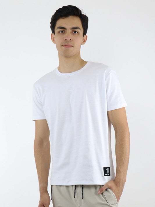 Playera lisa estándar fit en tono blanco