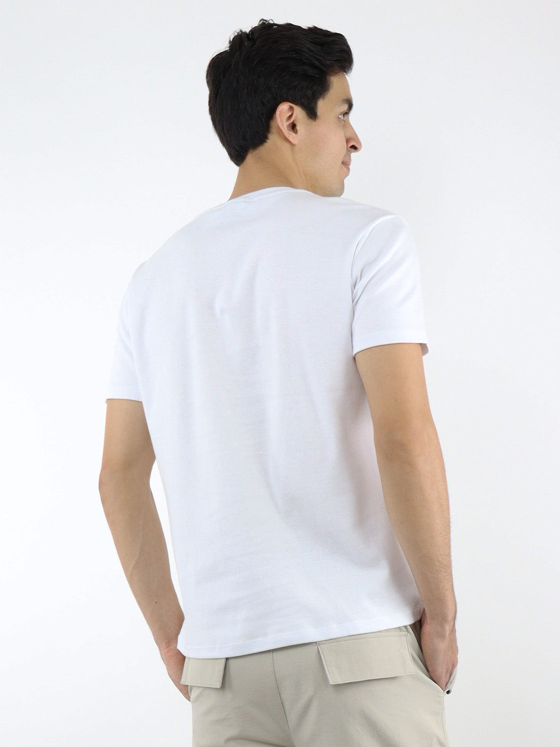 Playera lisa estándar fit en tono blanco