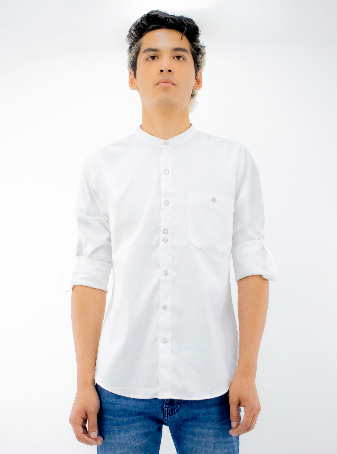 Camisa manga larga cuello mao de color blanco
