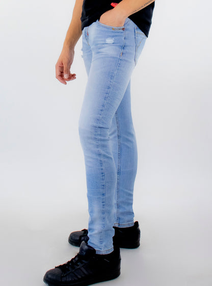 Jeans skinny de color azul claro con destrucción