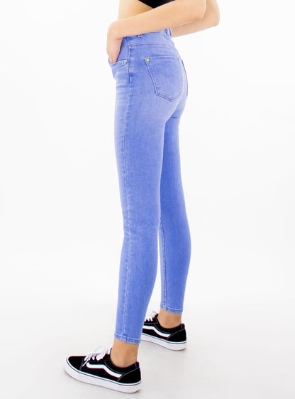 Jeans skinny tiro alto de color azul claro