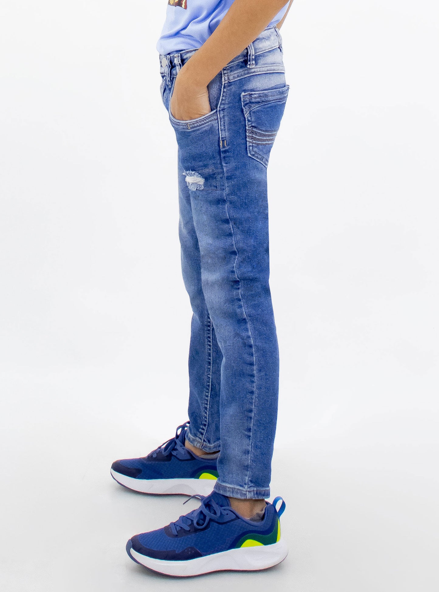 Jeans skinny de mezclilla stretch color azul medio con destrucción