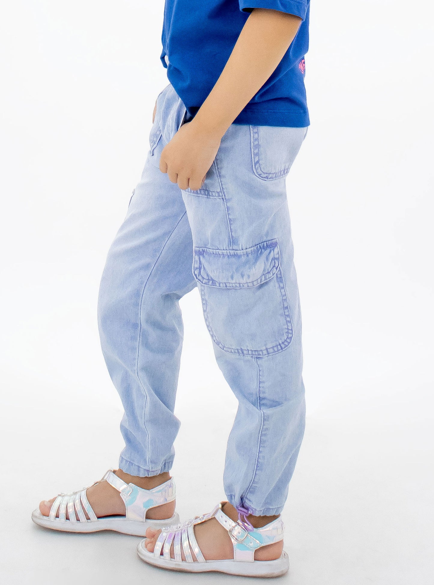 Jogger cargo denim de color azul claro