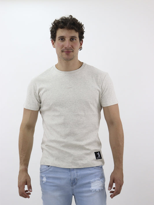 Playera lisa estándar fit