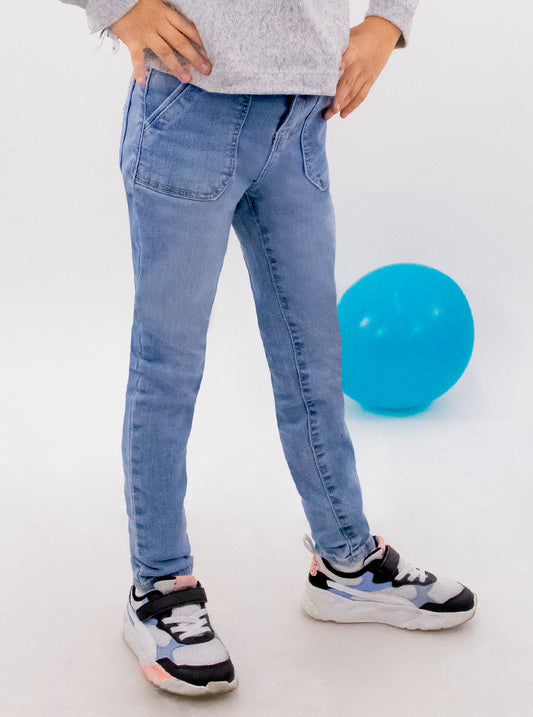 Jeans skinny con cinturón de color azul medio (EDICIÓN ESPECIAL)