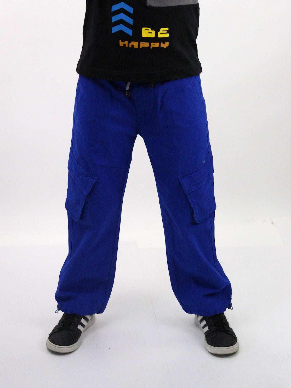Pantalón parachute de color azul