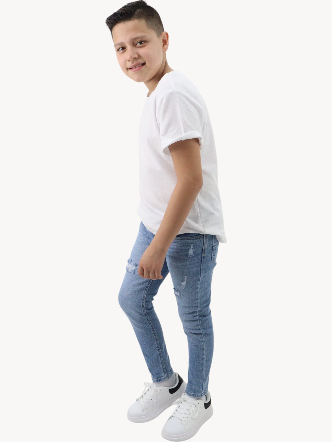 Vaquero slim fit con destrucción