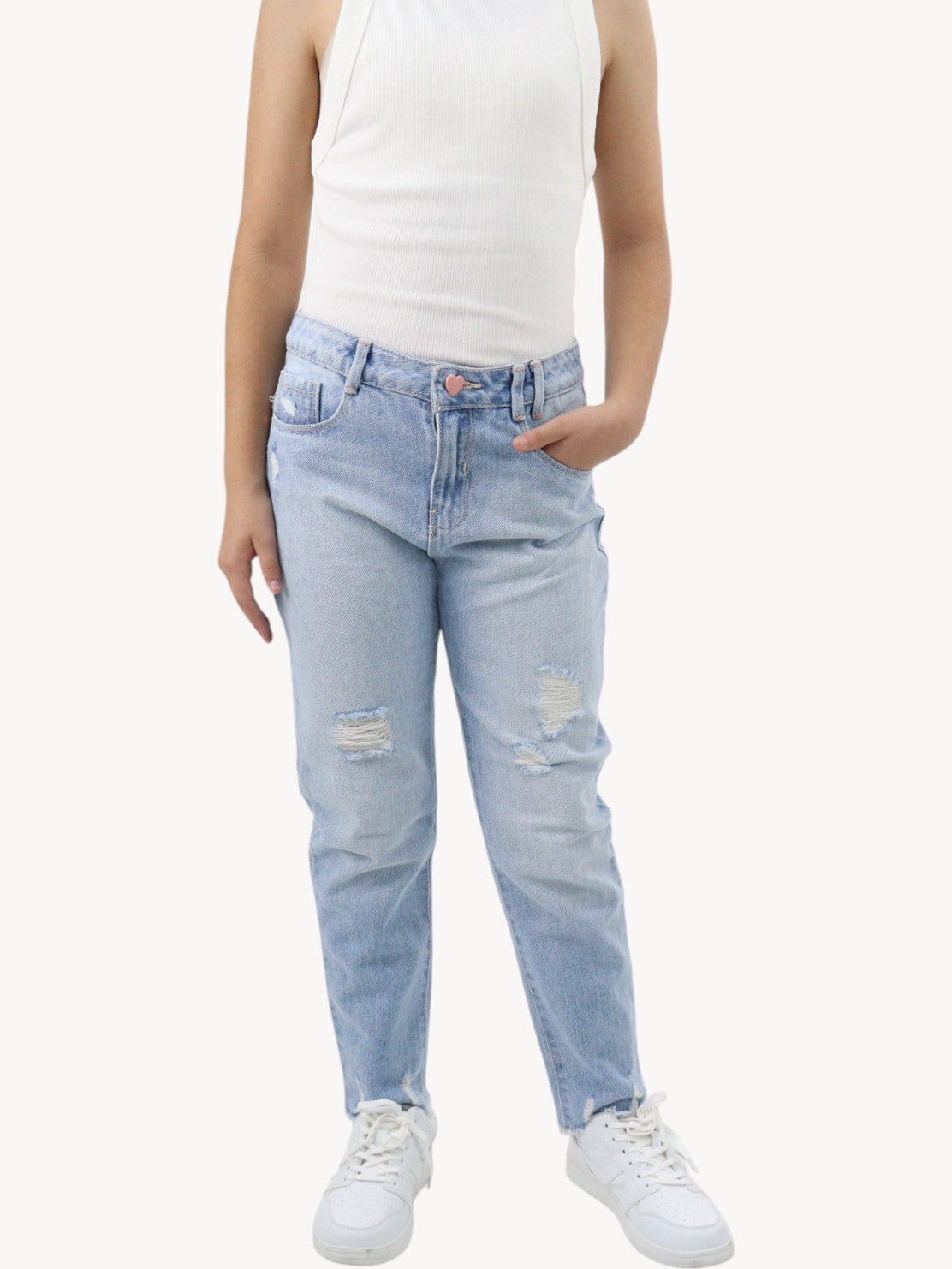 Jeans mom clasic de color azul claro con destrucción