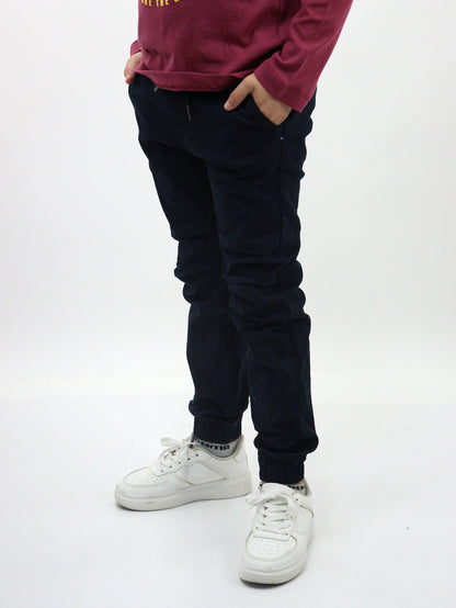 Jogger de gabardina color azul marino