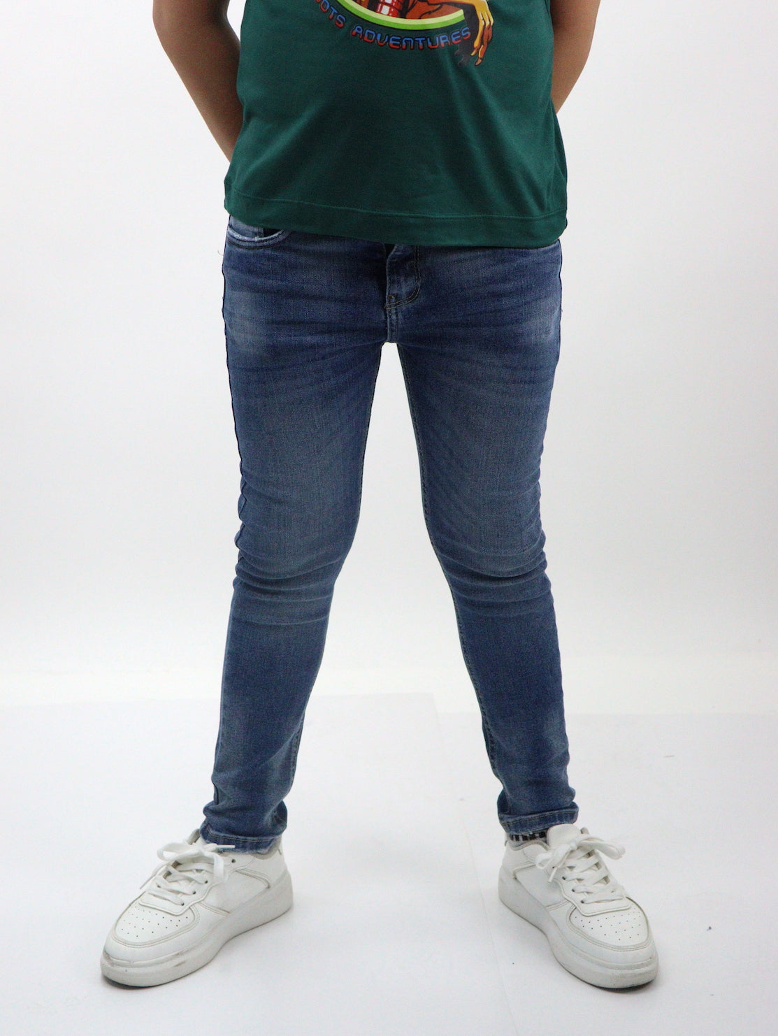 Jeans skinny de color azul deslavado