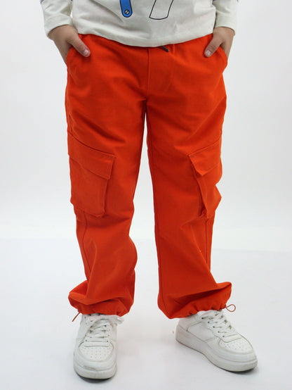 Pantalón parachute de color naranja