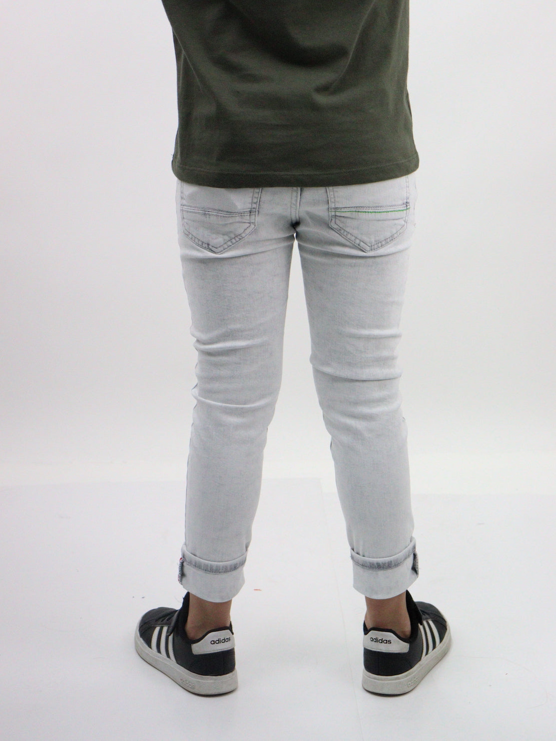 Jeans skinny gris claro con snow