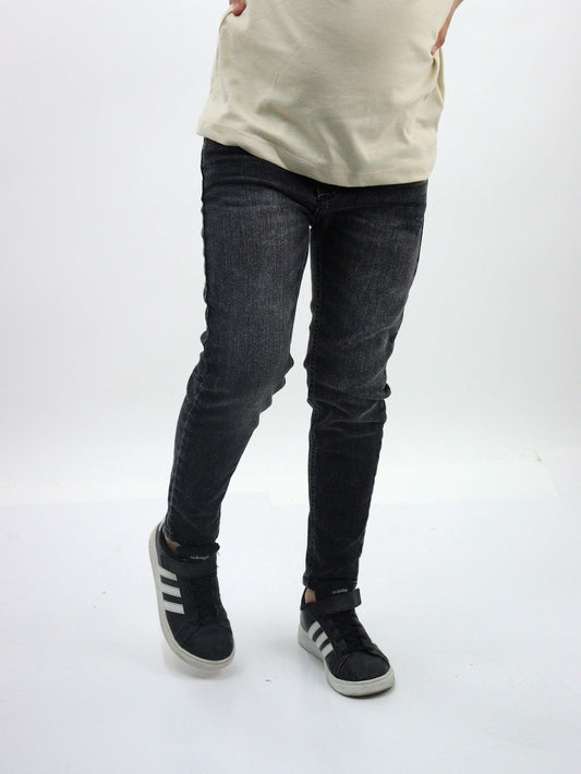 Jeans skinny de color negro deslavado