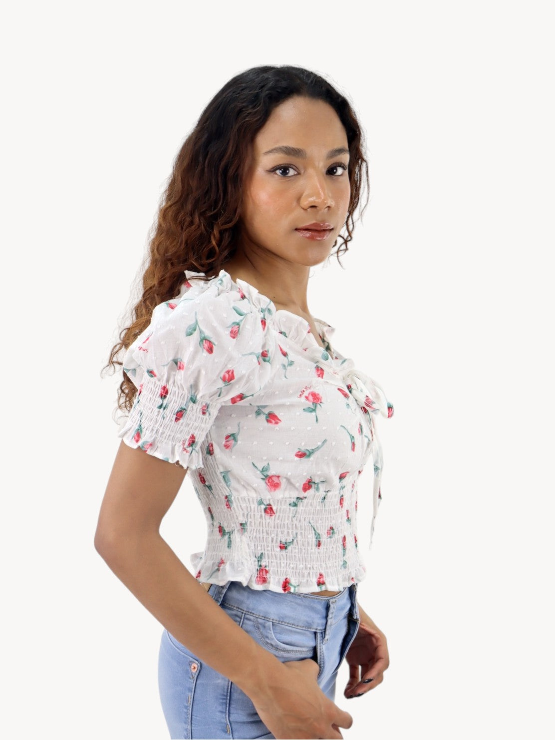 Blusa corta con estampado floral de manga farol con nudo delantero