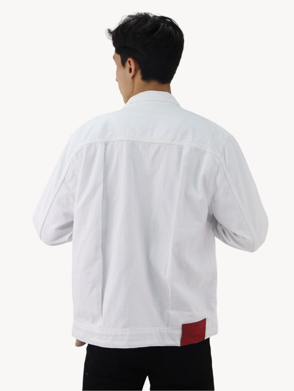 Chamarra denim de color blanco