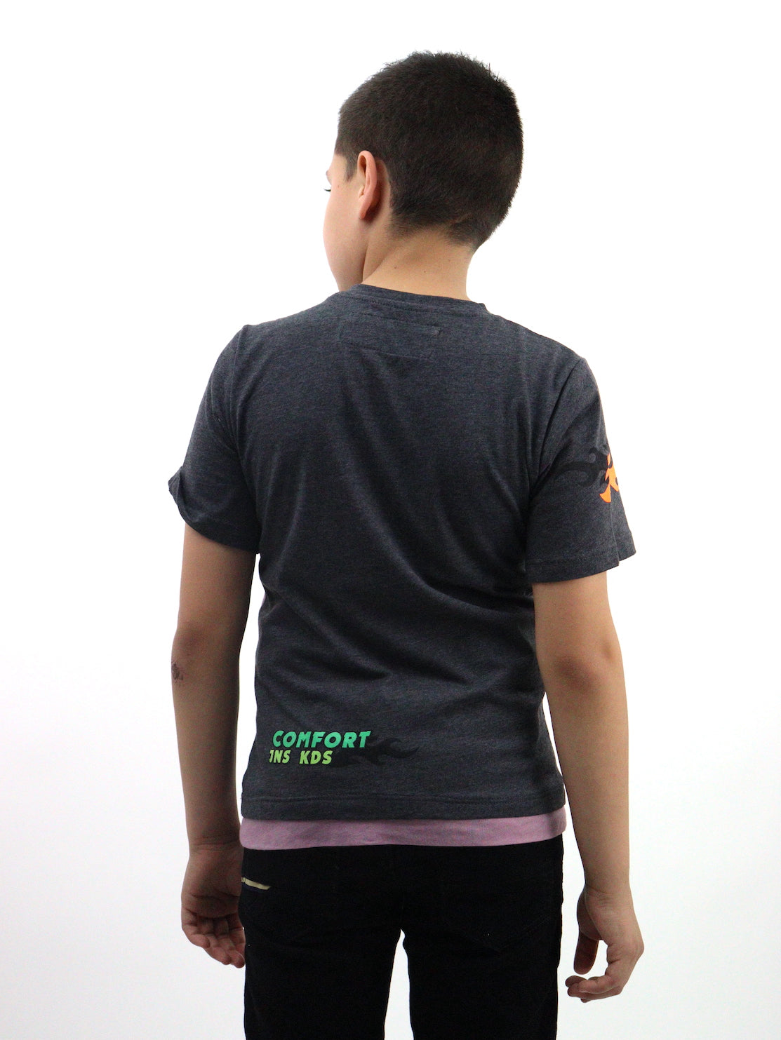 Playera manga corta de color combinado con estampado