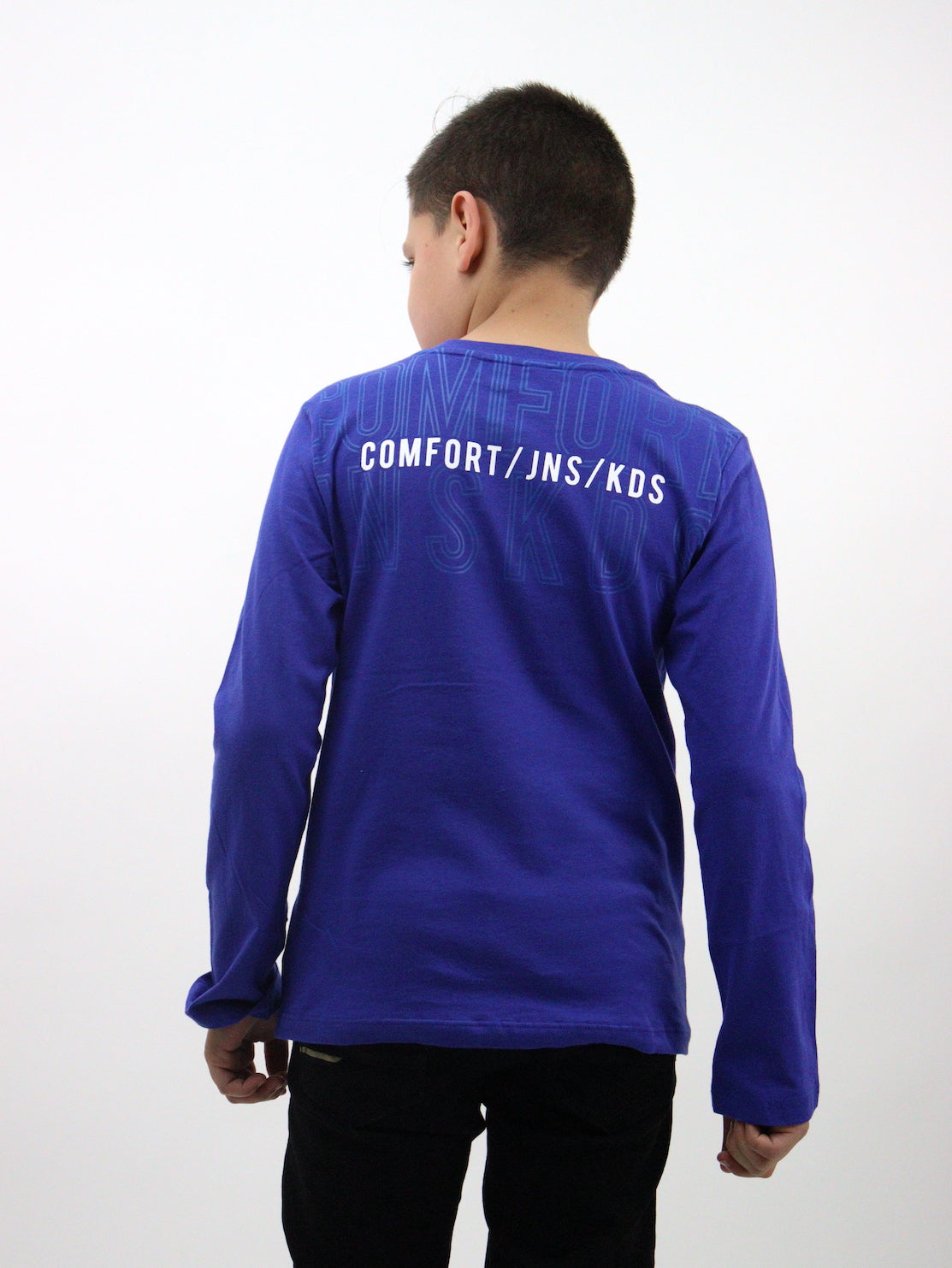 Playera manga larga de color azul con estampado