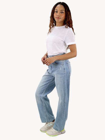 Jeans baggy de color azul claro con destrucción