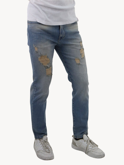 Jeans estilo slim/skinny deslavado con destrucción